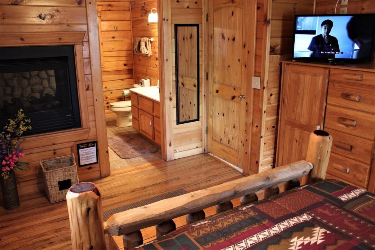 Mountain Joy -Private Treehouse Style Cabin That Sleeps 4-Free Tickets Gatlinburg Exteriör bild
