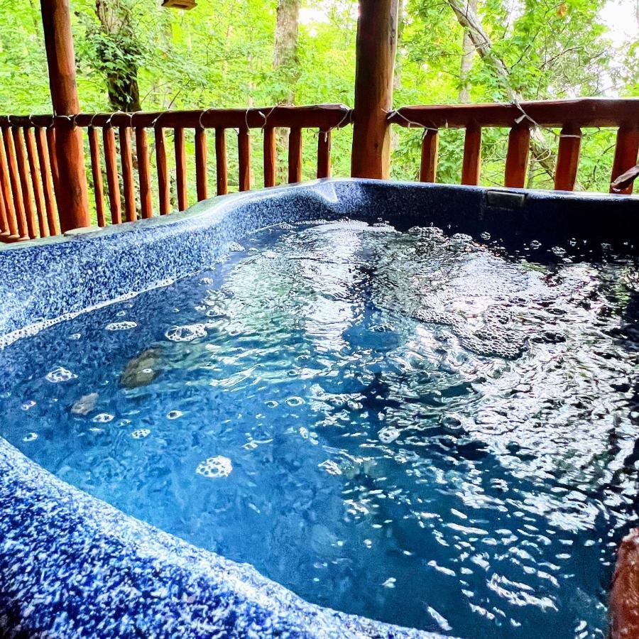 Mountain Joy -Private Treehouse Style Cabin That Sleeps 4-Free Tickets Gatlinburg Exteriör bild